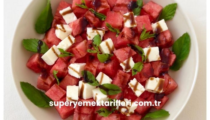 Karpuzlu ve Ezine Peynirli Salata Tarifi